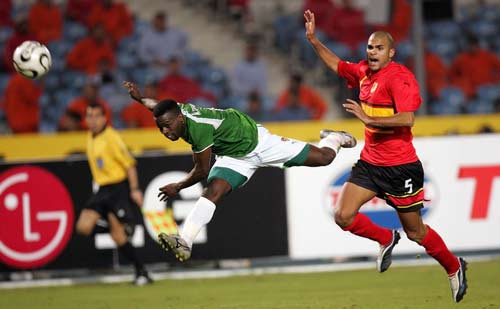 石破天惊！泰勒·亚当斯43米吊射破门为本赛季英超最远进球（惊天一脚！泰勒·亚当斯43米挑射入网，刷新本季英超最远进球纪录）