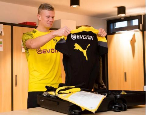 足坛年终大战淘汰赛实时赛况：梅西大幅落后姆总，C罗领先安东尼（年终足坛淘汰赛即时战报：梅西明显落后姆巴佩，C罗暂时领先安东尼）