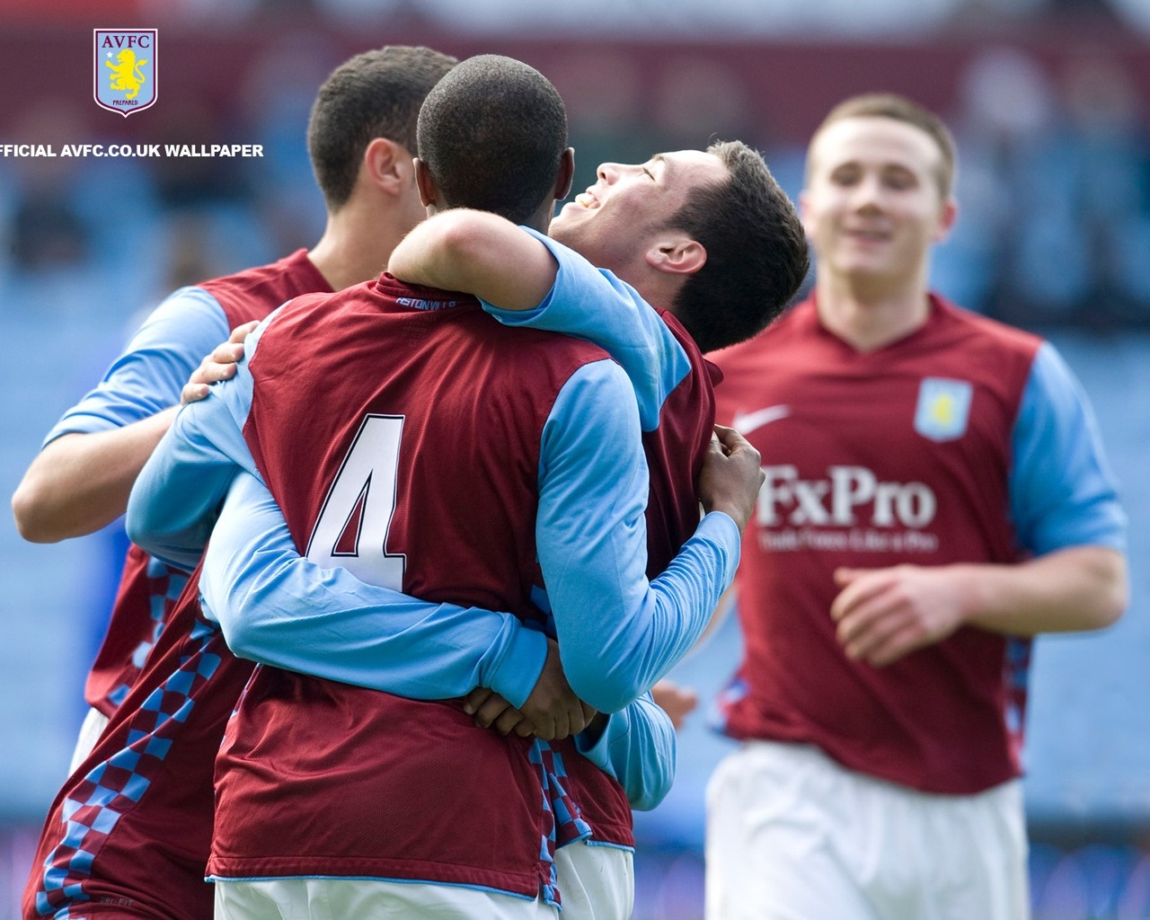 英超曼联和铁锤帮踢平，胖虎大力轰门式传球助攻达洛特种瓜得豆！