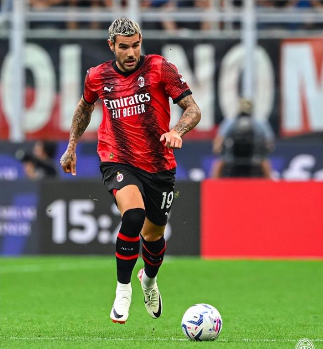 官方：法兰克福前锋伯卡特当选德甲10月最佳球员（官宣：法兰克福前锋伯卡特荣膺德甲10月最佳球员）