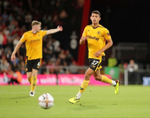 英乙球队连续两辆大巴爆胎，最终全队打车前往客场（英乙队两辆大巴相继爆胎，全队改乘出租车赴客场）