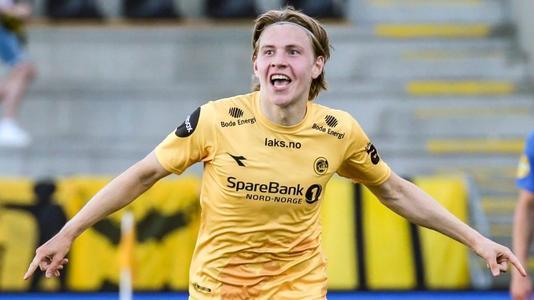 足球国足队内对抗赛出现精彩世界波