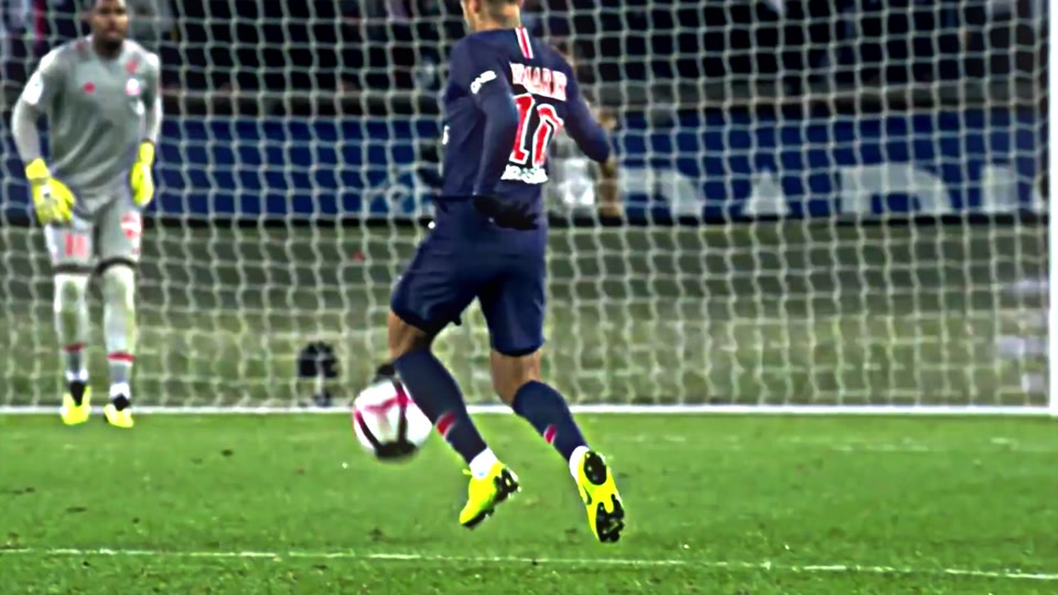 体图：多特只打算与布兰特续约1年，若球员降薪将提供2年合同