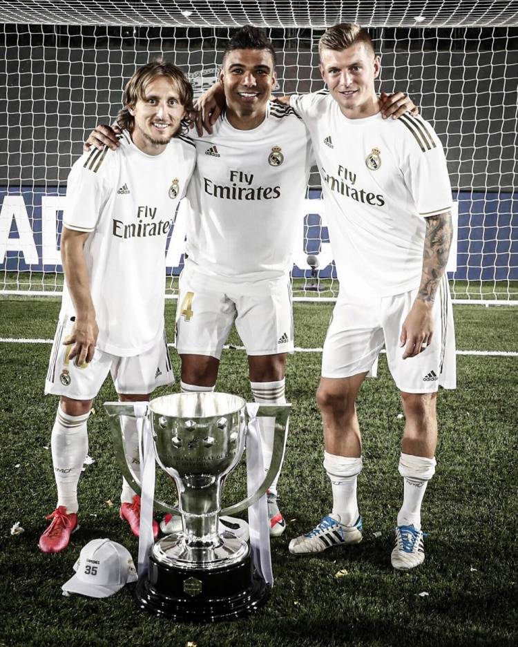 阿斯顿维拉英超前5轮不胜，现四连胜登顶英超第3（阿斯顿维拉英超开局五轮不胜后豪取四连胜，升至第3）