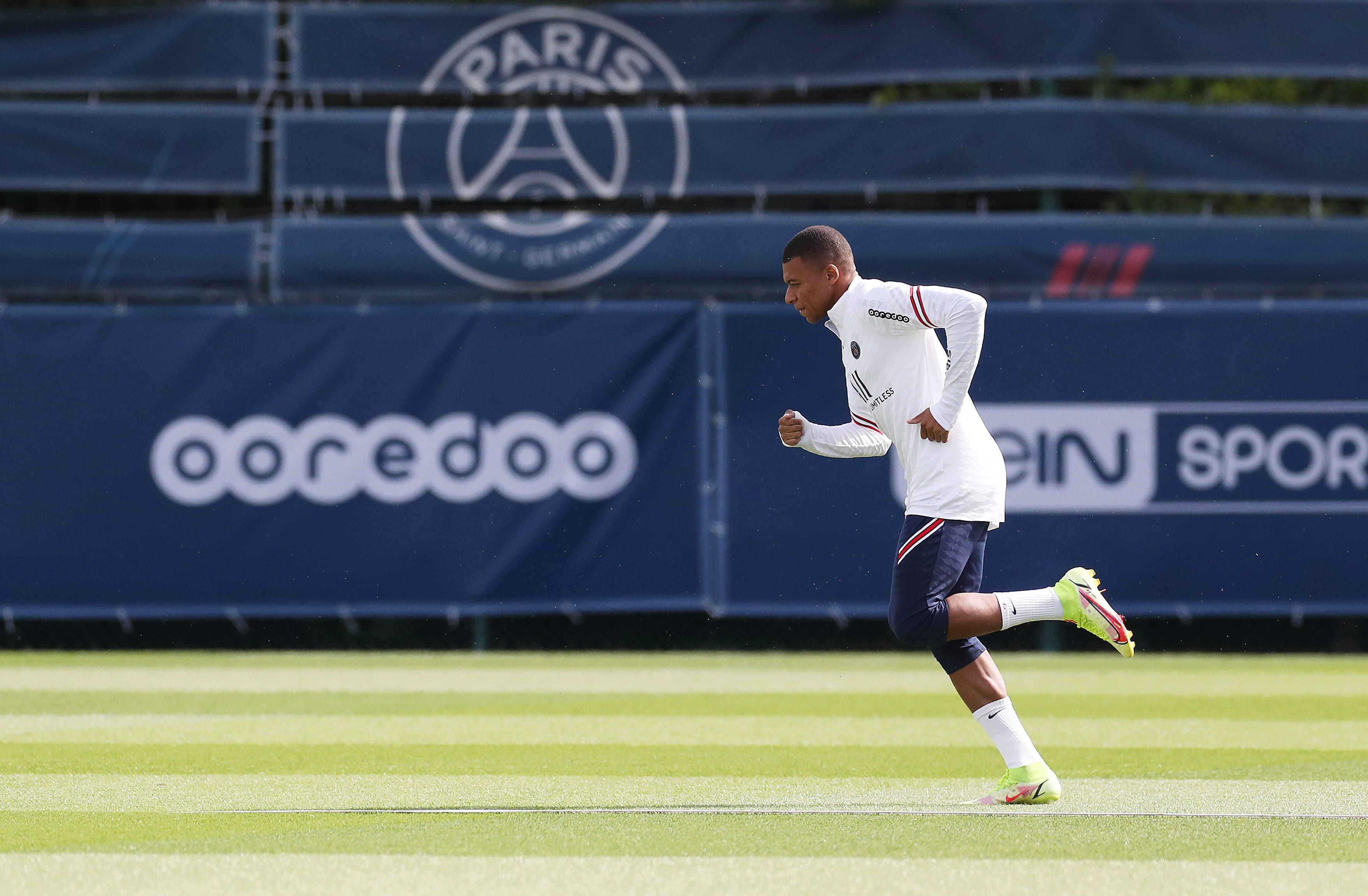 仅向中国球迷致歉！布莱顿删三笘薰与战犯合照 菲律宾：我们呢？