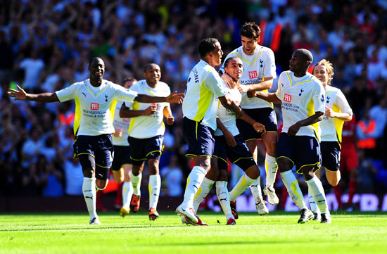 篮球湖人球员赛后接受媒体采访