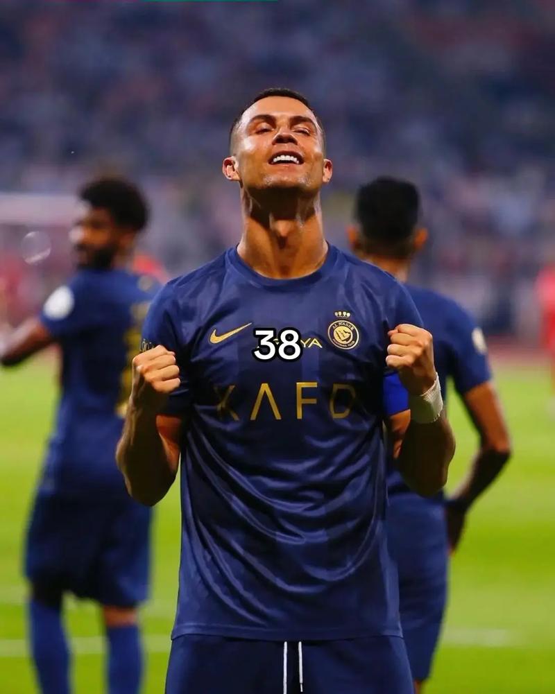 阿尔卡拉斯救球得分引热议，蒂亚福表情包成焦点